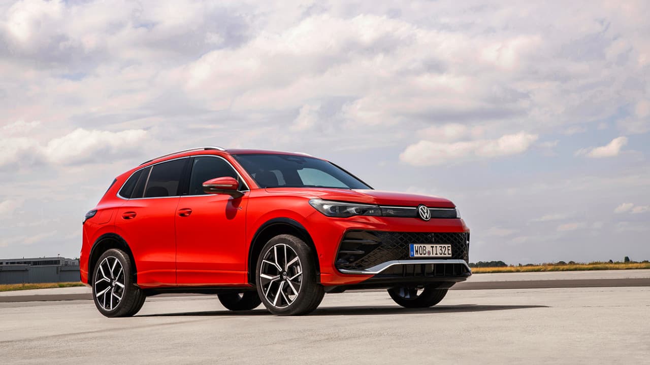 Volkswagen Tiguan Front Side View in Red